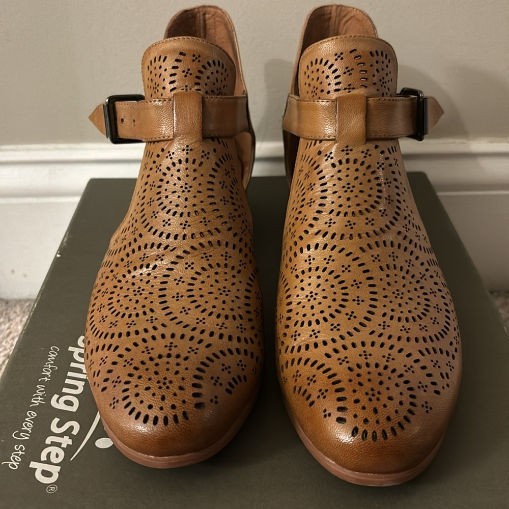 Spring Step booties, size 9, NIB